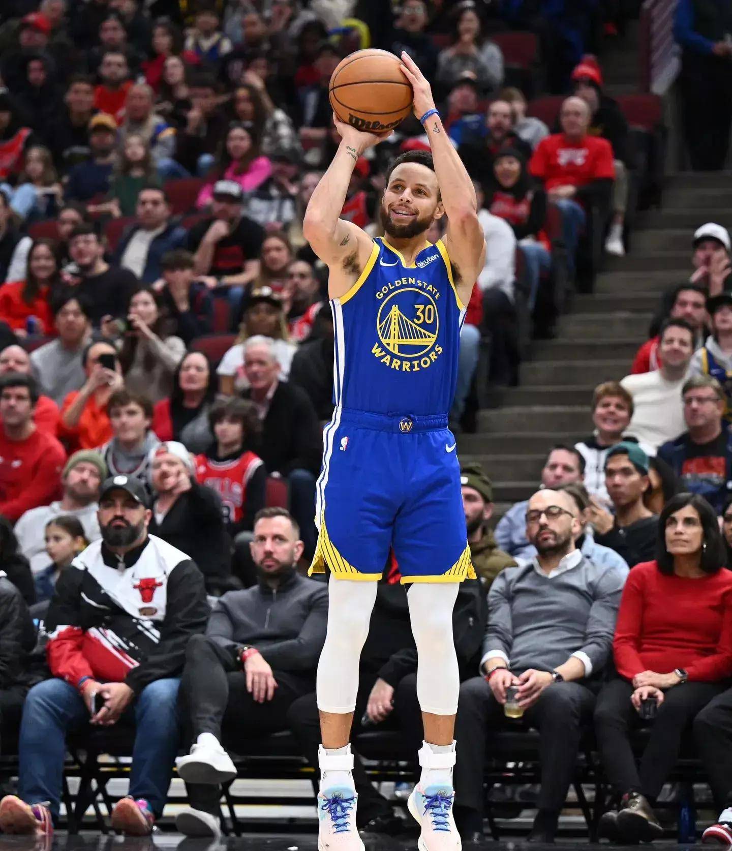 他敏锐地察 他敏锐地察